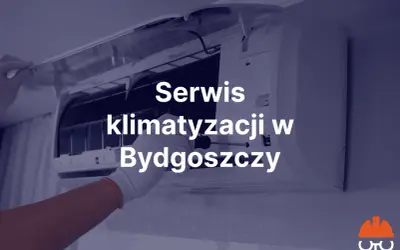 Ręka w białej rękawiczce naprawia klimatyzację. Napis: Serwis klimatyzacji w Bydgoszczy.