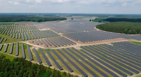 Gdzie najwięcej elektrowni słonecznych? Ranking farm PV w Polsce i na świecie